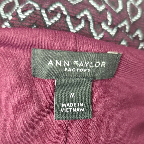 01380 Ann Taylor Geometric Knit Dress Maroon M preppy Business casual office - Picture 4 of 5